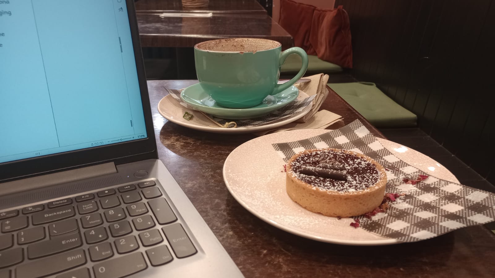 The dog, the birds and the spider in the corner